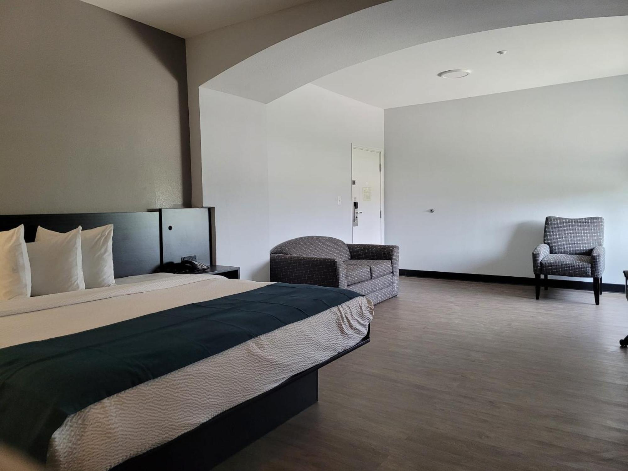 Days Inn & Suites By Wyndham Gonzales Tx Bagian luar foto